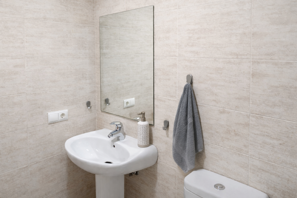bano en piso en alquiler en teatinos malaga