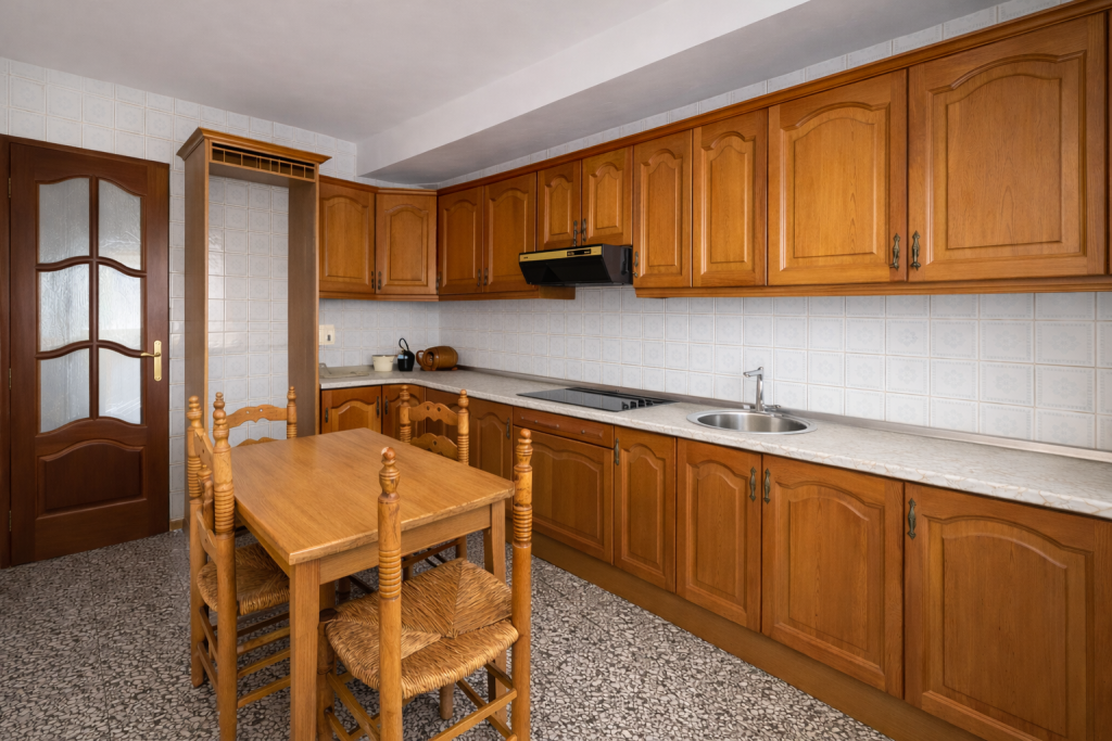 cocina independiente en piso en la trinidad malaga