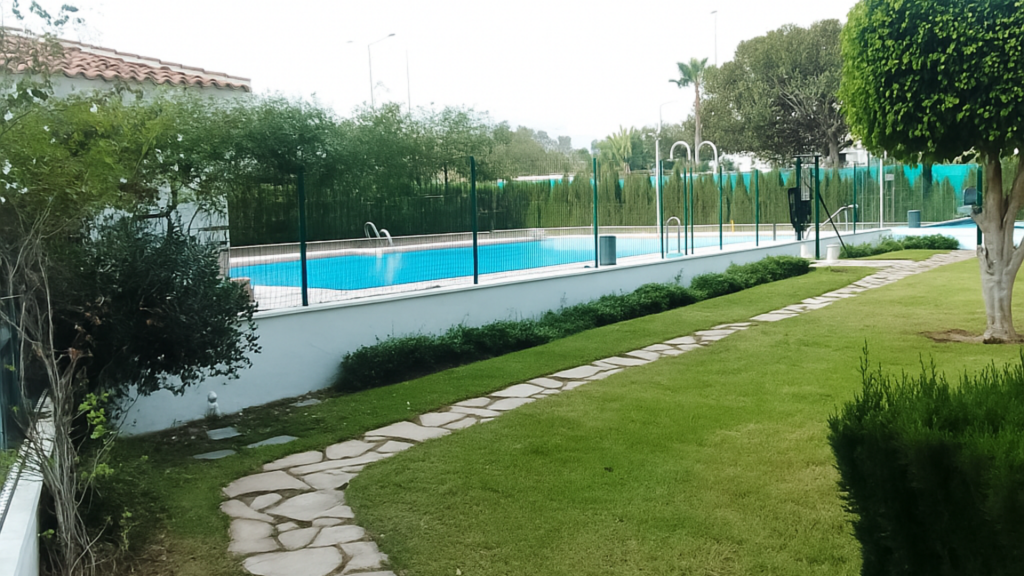 piscina en vivienda en el consul teatinos malaga