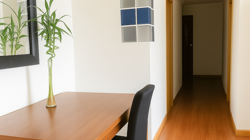 salon amplio en piso en el consul teatinos malaga reservado